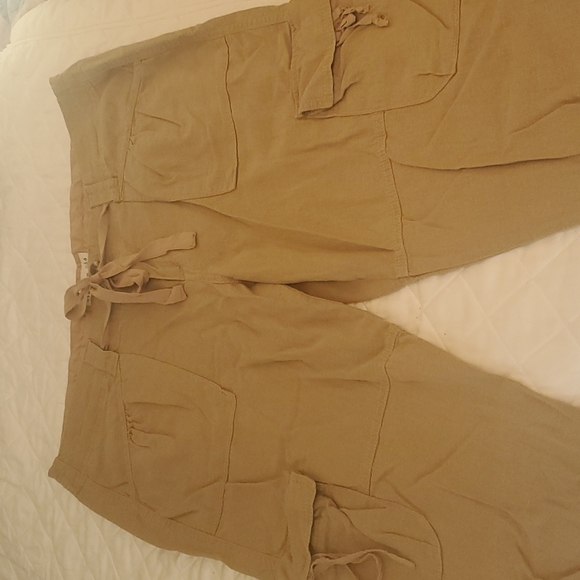 Old navy capris - Picture 2 of 6